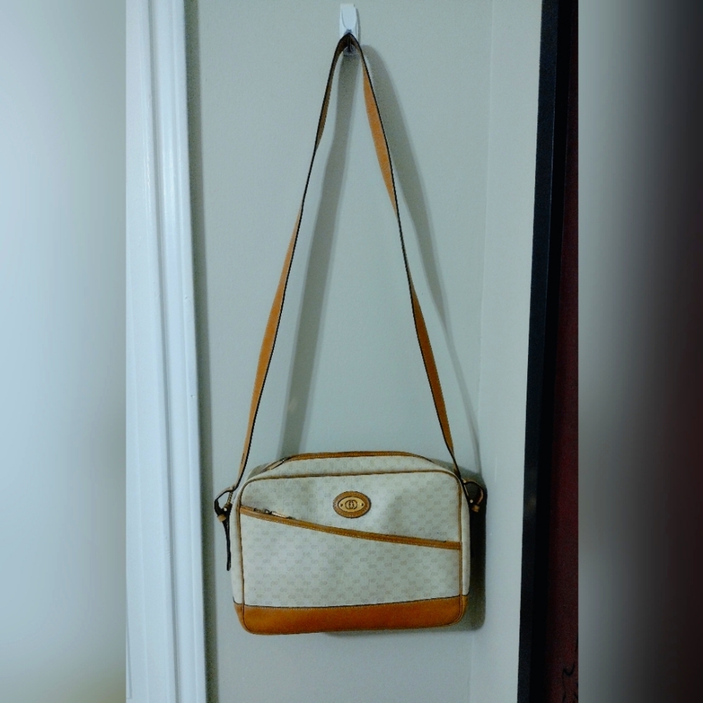Gucci Vintage Leather Monogram Purse